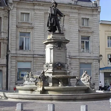 Budget Avec Parking Au Centre-ville Charleville-Mezieres